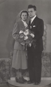 Julius Kodrík a Vlasta Koukalová na svatební fotografii v roce 1953