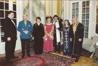 Šothovci s veľvyslancami krajín V4 v Rumunsku počas každoročného karnevalu.