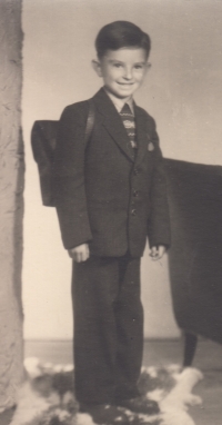 František Severa při nástupu do školy, rok 1954