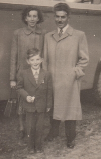 František Severa se svými rodiči, 50. léta 20. století