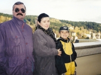 Ivana Findejsová with her family in 1998
