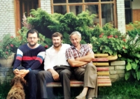 S kamarády, zleva: pan Dostál, Josef Bábek, Ctirad Vilímec, 1996