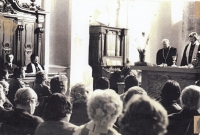 Kněžské svěcení Rostislava Valuška, 1975