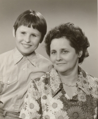 Manželka Marie a syn Martin (posláno pamětníkovi do Káhiry), počátek 80. let