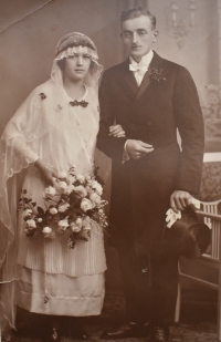 Svatba rodičů Marlene Smolkové, rok 1925