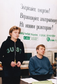 Natalia Vyshnevska and Yurii Urbanskyi at the press conference of the National Ecological Centre of Ukraine on the further operation of old nuclear power units in Ukraine. Kyiv, 2001.
