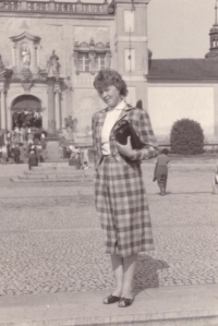 Hana Panušková v 60. letech na pouti na Zelené Hoře