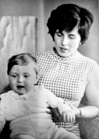 Slawomir Sulowski with his mother in 1968