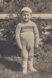 Dětství Antonína Holuba v Lukách nad Jihlavou, 1952–1953