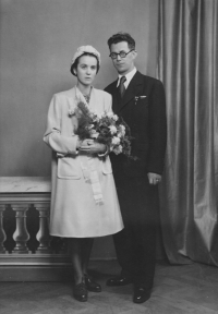 Václav a Eva Lupínkovi, rodiče pamětnice, nedatováno