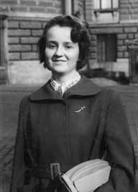 Eva Hozmannová v období maturitní zkoušky, 50. léta