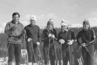 Bronzová štafeta z mistrovství světa 1974 ve Falunu. Zleva trenér Bohuslav Rázl, Alena Bartošová, Gabriela Sekajová, Blanka Paulů a Mirka Jaškovská