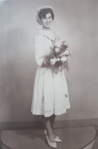 Wedding photograph of Zuzana Motlová, 1962