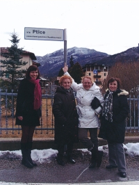 Witness with Italian friends, Mezzolago, unveiling of Ptická Street, ca. 2009