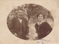Grandparents of the witness with her aunt Věra, ca. 1915