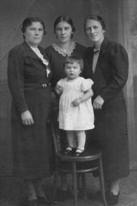 Marie Obrusníková with mother (left) and aunts, 1938
