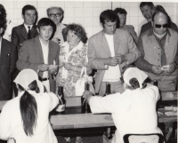 Anna Sazamová during interpreting for boxers in 1973
