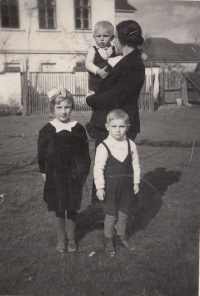 With her mother and brothers in Donajovice in the 1930s