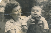 Zvjezdana Marković with her mother in 1953, Sarajevo
