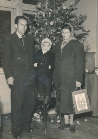 Zvjezdana Marković with her parents, December 1955, Sarajevo