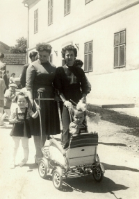 With daughters and cousin, 1958