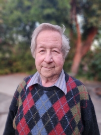 Peter Vogel in his garden, Pasadena, November 2024