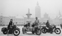 Posing with American veterans on the square in České Budějovice