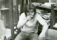 Vlasta Třešňák as a cleaner in the antiquarian bookshop Dlážděná 5, June 1977