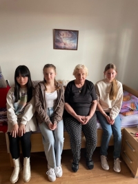 Zlata Erbanová with the Stories of Our Neighbours project student team