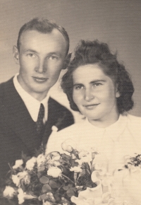 Wedding of parents - Jan (1923) and Marie (1924), 1947