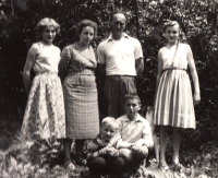 Jana Mičánková, née Kovářová, with her parents and siblings, Rataje, 17 July 1960