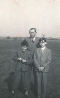 With his father and brother, 1953