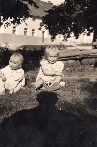 Jana Mičánková, née Kovářová (on the photo on the right), with her sister in Rataje, May 1947