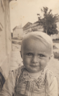 Jana Mičánková, née Kovářová, Rataje, May 1946