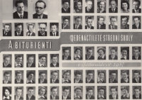 Maturitní fotografie ze zlínského gymnázia, Jiří Kutal ve druhé řadě odspodu, druhý zleva, 1957