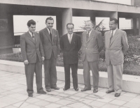 Francouzští partneři ve Zlíně, střecha zlínského mrakodrapu, otec Josef Kutal druhý zprava, 1950