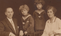 In the photo from the left: grandfather Benedikt, uncle Marco, mother Edith, grandmother Emílie, 1928, Olomouc
