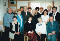 Meeting of the Daughters of Political Prisoners, Jana Švehlová (USA) in the middle, Zdeněk Kovařík at the bottom right, 2000