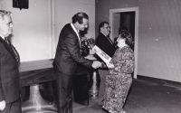 Presentation of the recognition of the Third Resistance member on 28 November 1992 to Drahomíra Vitvarová