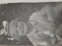 Dana Viestová, about 4 years old