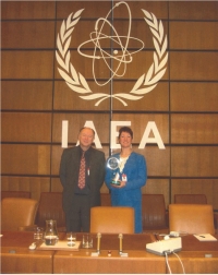 Marie Dufková receiving the award for the best nuclear energy communication in Vienna
