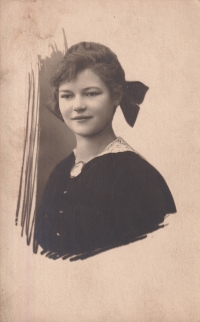 Eliška Raisová in 1917, the witness´s mother (16 years old)