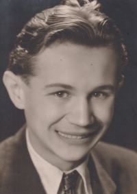 Ivo Havlovič as a graduate of the Public Business School in Pilsen, 1947