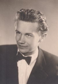 Ivo Havlovič as a graduate of the grammar school in Cheb in 1950