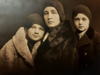 Valéria Vysušilová with her daughter Miroslava and son Ladislav