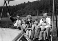 On the left the Fabiáns, brother Vilibald and nephews