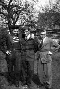 Husband Alfréd Fabián, in the middle, in the uniform of Auxiliary Engineering Corps soldier