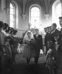 Alfréd and Anna Fabián, wedding picture, wedding in church, Štěpánkovice, April 1962
