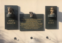 Unveiling of the completed Memorial to the Král Family in Pilsen, Pod Záhorskem 1, the memorial plaque from 1999 was supplemented by busts of Jozef Gabčík and Jan Kubiš made by Stanislav Bukovský