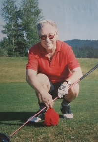 Peter Formánek playing golf